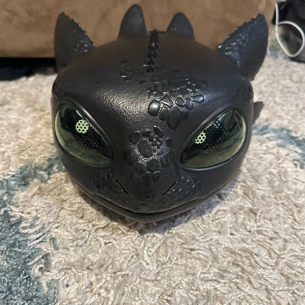 Toothless Dragon Head Figure - Black with Green Eyes